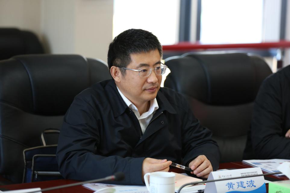 座谈会上,黄建波副书记介绍了平潭近年来围绕"一岛两窗三区"战略定位